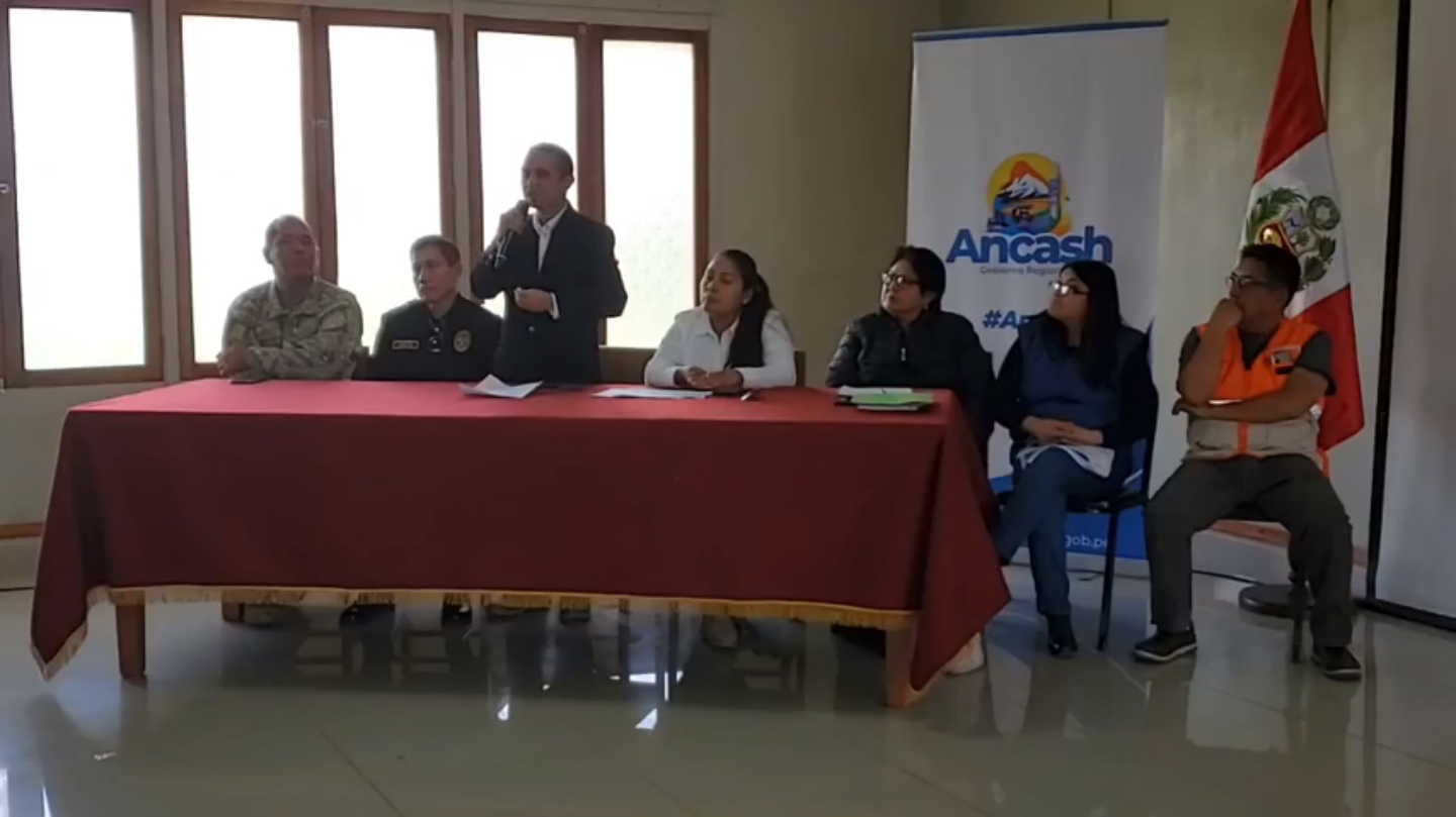 Huaraz: Gobernador de Ancash ordena evaluar licencias y cerrar medios para “fastidiar”