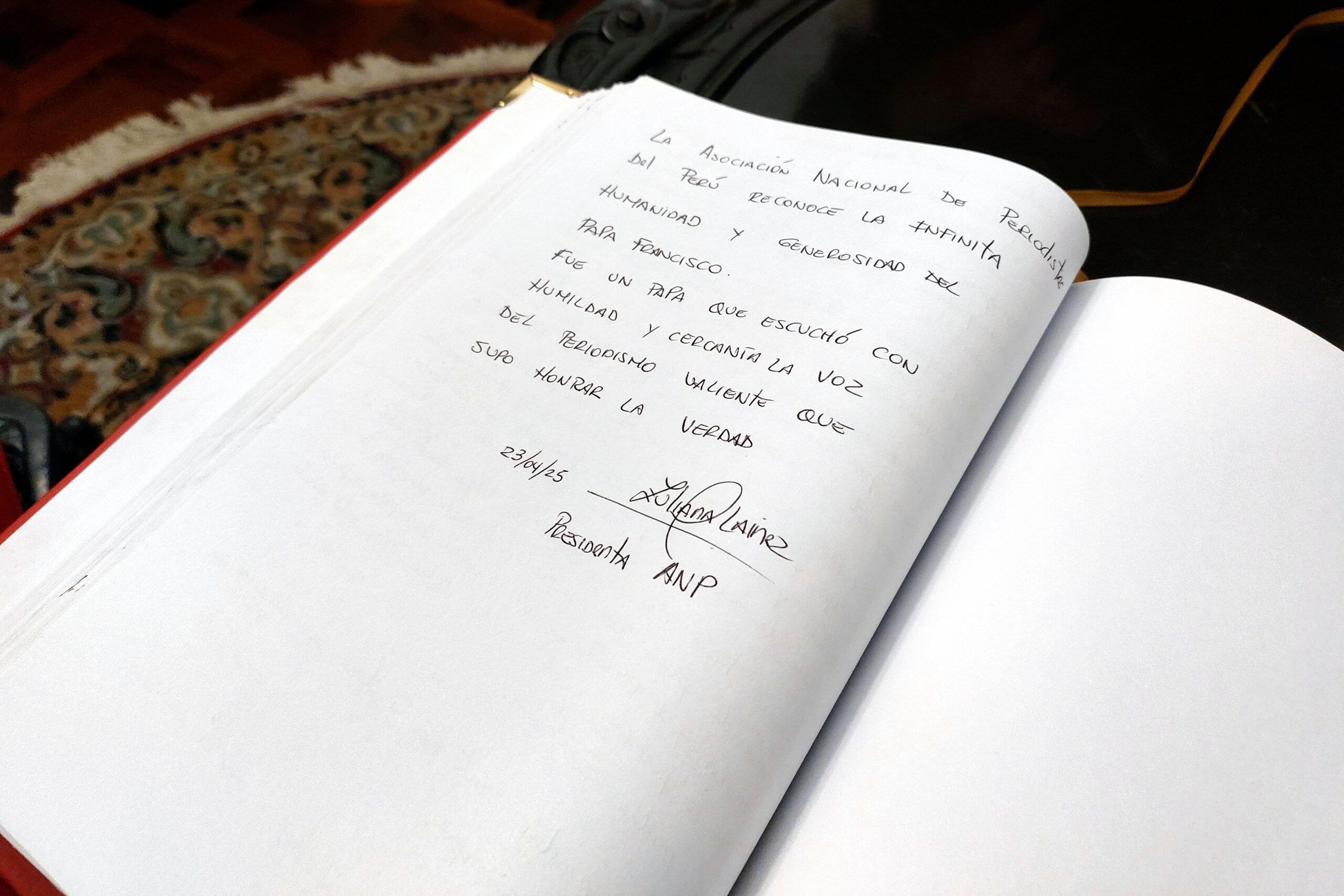 ANP expresó pésame por fallecimiento del Papa Francisco en libro de condolencias